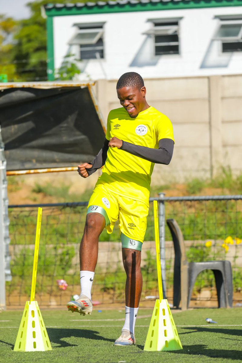 CentreChiefsFC's tweet photo. In today’s training session, the boys showed up after a long weekend. Good evening House of Chiefs.
#MagosiMaaparankwe
#TodaysTraining https://t.co/HzL2CU8K1w