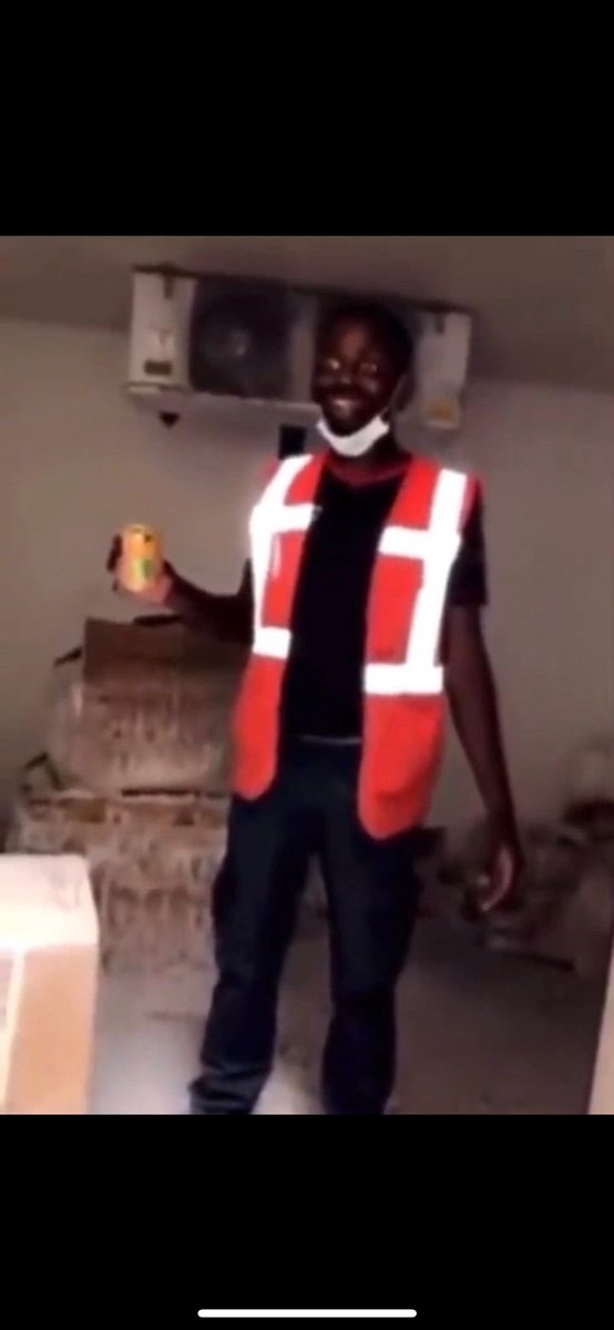 lmin492's tweet photo. J’ai passé le bonjour à un homme dans ma salle 10 min il me regarde comme si j’avais fait une singerie https://t.co/LKcIABOdRT