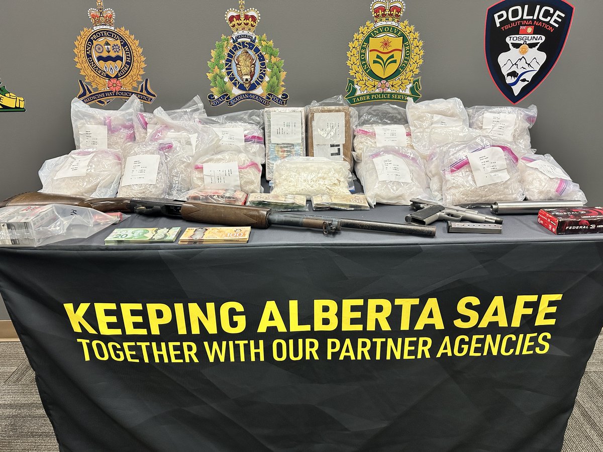 ALERT has intercepted a shipment of 20 kilograms of methamphetamine, worth approx. $800K, that was stashed inside a vehicle’s hidden compartment.

Read more: alert-ab.ca/large-amount-o…