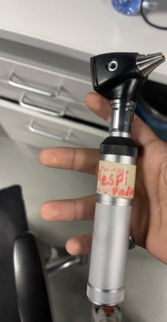 ied3v's tweet photo. غيرنا الight| حق otoscope هو جهاز طبي يستخدم في النظر إلى داخل الأذن يستخدم الأطباء منظار الأذن أثناء الفحوصات للكشف عن الأمراض ذات الأعراض المتعلقة بالأذن. 
من الممكن باستخدام منظار الأذن النظر إلى الأذن الخارجية والأذن الوسطى. https://t.co/PVexps71Rl