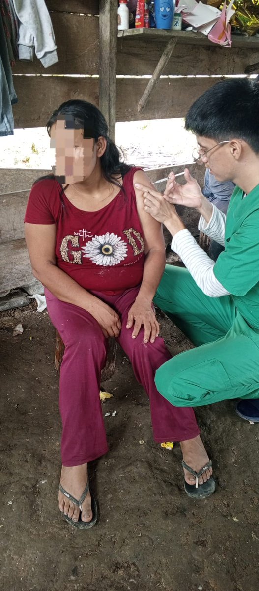 saludazuay_'s tweet photo. 🚐💉 Profesionales del Puesto de Salud de #Yaapi recorren casa a casa en San Luis, San José y Santa Carmen, vacunando a niños, adolescentes y adultos.En el 1er trimestre de 2025 ya se ha vacunado a 36 personas con esquema temprano y tardío. #PorUnEcuadorConSalud. https://t.co/ZiCU0lygga