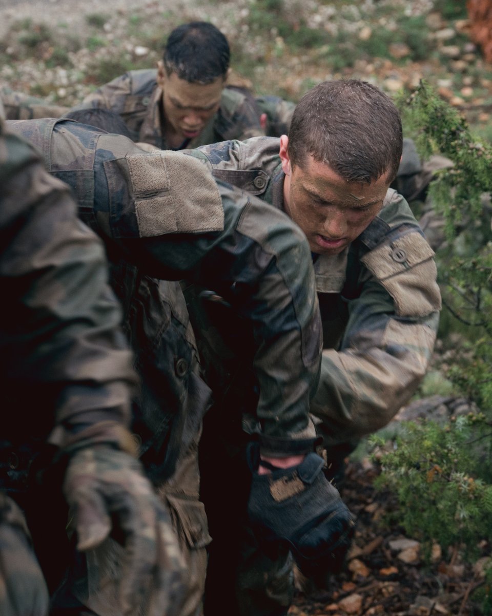 4RCh_Gap's tweet image. [#Cohésion] Instants capturés au cœur de la Formation Technique de Spécialité (FTS) au 4e RCh.

Dans l’effort, les soldats savent se rassembler, se relever, s’encourager.