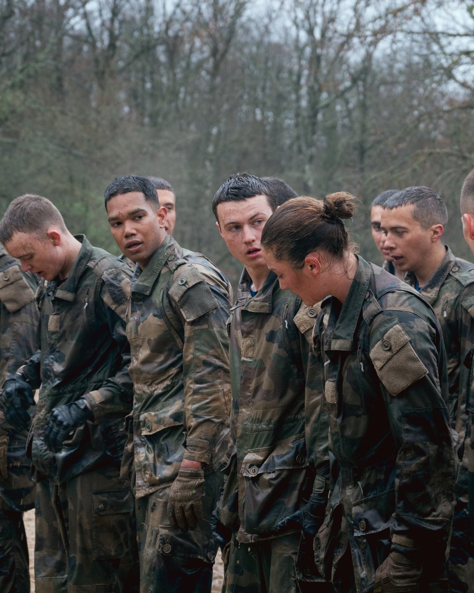 4RCh_Gap's tweet image. [#Cohésion] Instants capturés au cœur de la Formation Technique de Spécialité (FTS) au 4e RCh.

Dans l’effort, les soldats savent se rassembler, se relever, s’encourager.