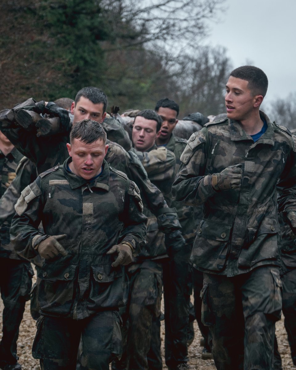 4RCh_Gap's tweet image. [#Cohésion] Instants capturés au cœur de la Formation Technique de Spécialité (FTS) au 4e RCh.

Dans l’effort, les soldats savent se rassembler, se relever, s’encourager.
