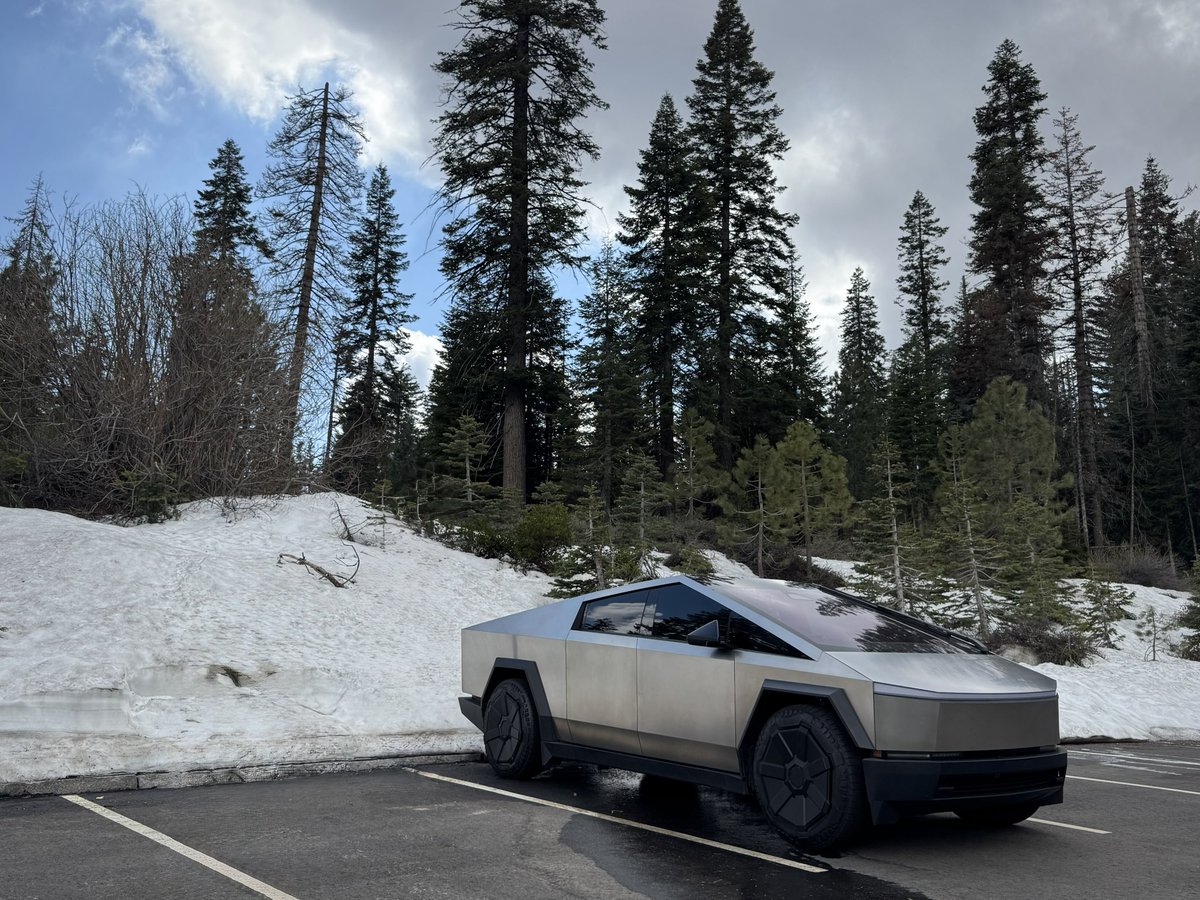 Royce_Young's tweet image. Happy Earth Day!! 🌎 We are celebrating in Sequoia National Park. What an amazing amazing place to drive through. What makes it even more enjoyable is when FSD drives and you are able to appreciate the scenery.
Pro Tip: Starlink is a lifesaver in the parks due to no cell…