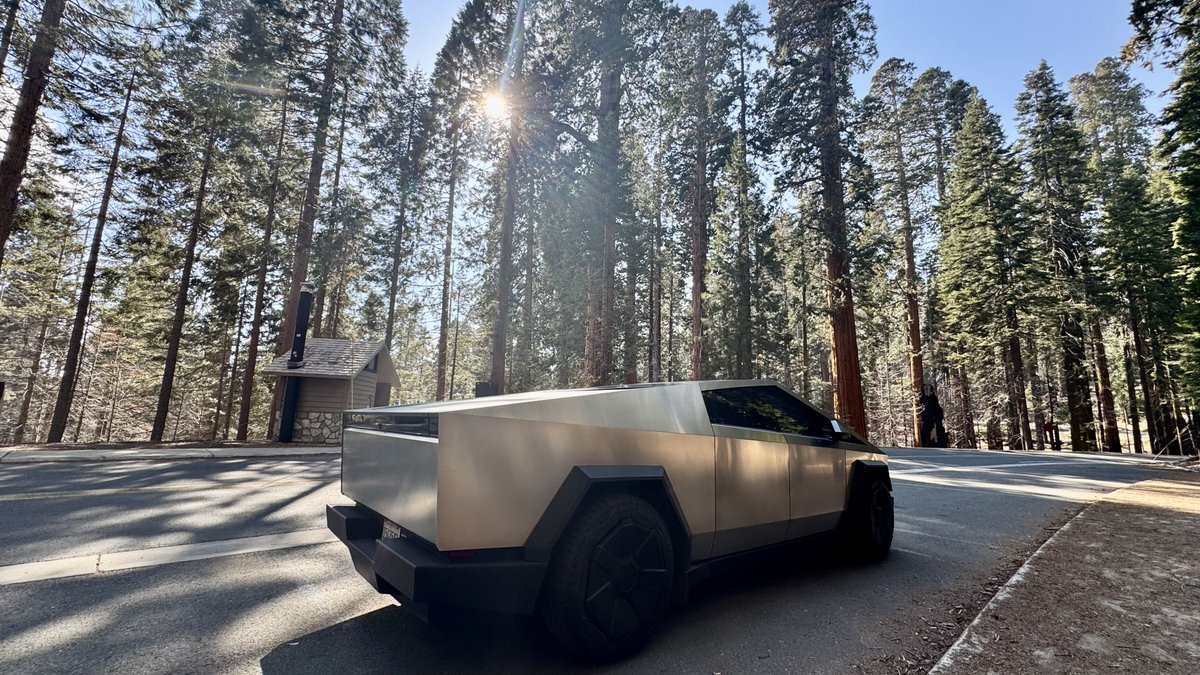 Royce_Young's tweet image. Happy Earth Day!! 🌎 We are celebrating in Sequoia National Park. What an amazing amazing place to drive through. What makes it even more enjoyable is when FSD drives and you are able to appreciate the scenery.
Pro Tip: Starlink is a lifesaver in the parks due to no cell…