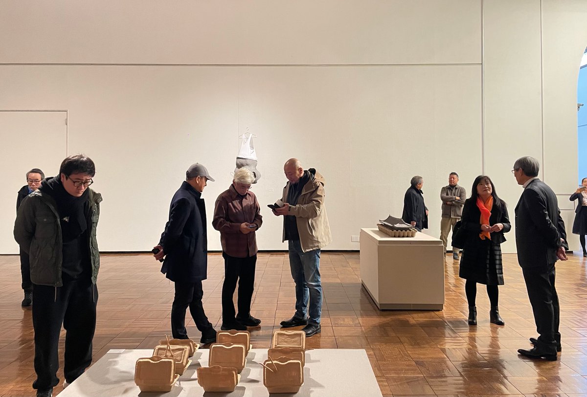 Tsinghua_Uni's tweet photo. At the Tsukuba Museum of Art, Ibaraki, Prof. Wei Erqiang of @Tsinghua_AAD presents his latest #InstallationArt exhibition - blending Chinese #XuanPaper elements with #Mixedmedia to explore the #HumanExperience through material language. https://t.co/CYpAYudn3x