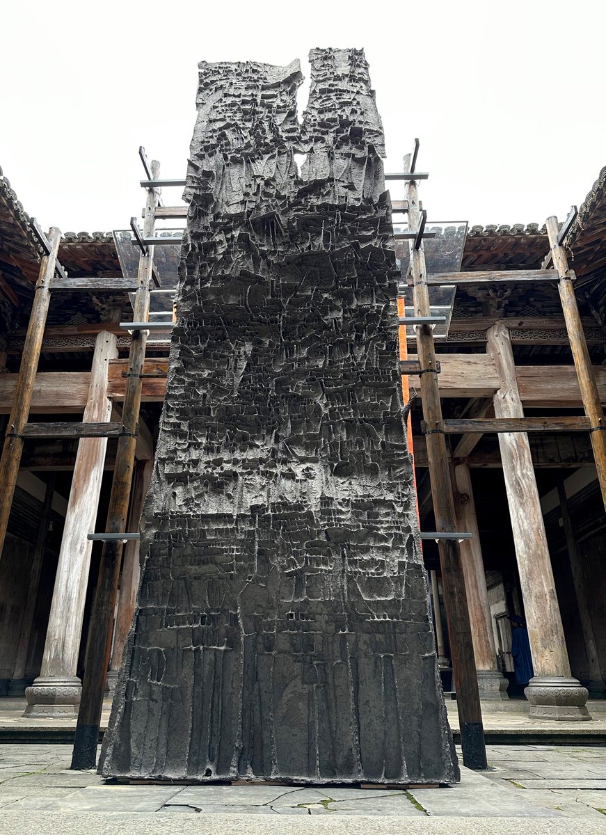 Tsinghua_Uni's tweet photo. At the Tsukuba Museum of Art, Ibaraki, Prof. Wei Erqiang of @Tsinghua_AAD presents his latest #InstallationArt exhibition - blending Chinese #XuanPaper elements with #Mixedmedia to explore the #HumanExperience through material language. https://t.co/CYpAYudn3x