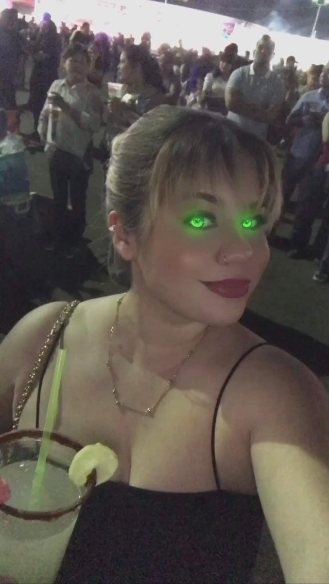 Un cuerpo maravilloso, piel suave como la seda, unos ojos verdes preciosos, unos labios atractivos, me encanta como usas tu cuerpo "gema", tu eres más digna que yo, es un cuerpo perfecto para ti <a href="/Ghostly_Axel/">Axel Ghost👻💚</a>
Darte mi cuerpo fue la mejor decisión 🤭💚