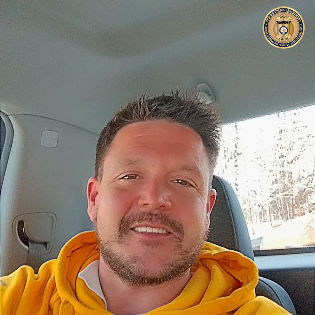 Maine State Police (@mestatepolice) on Twitter photo 🚨 MISSING PERSON 🚨
MSP and <a href="/AuburnPD/">Auburn Maine Police</a> are seeking the public's assistance in locating Ryan-Eric Richardson (35), of Lewiston, ME.
Ryan-Eric was last seen on April 17th in Auburn, Maine, in the area of 959 Washington St. on foot. It's reported he was wearing a blue Nike 🚨 MISSING PERSON 🚨
MSP and <a href="/AuburnPD/">Auburn Maine Police</a> are seeking the public's assistance in locating Ryan-Eric Richardson (35), of Lewiston, ME.
Ryan-Eric was last seen on April 17th in Auburn, Maine, in the area of 959 Washington St. on foot. It's reported he was wearing a blue Nike