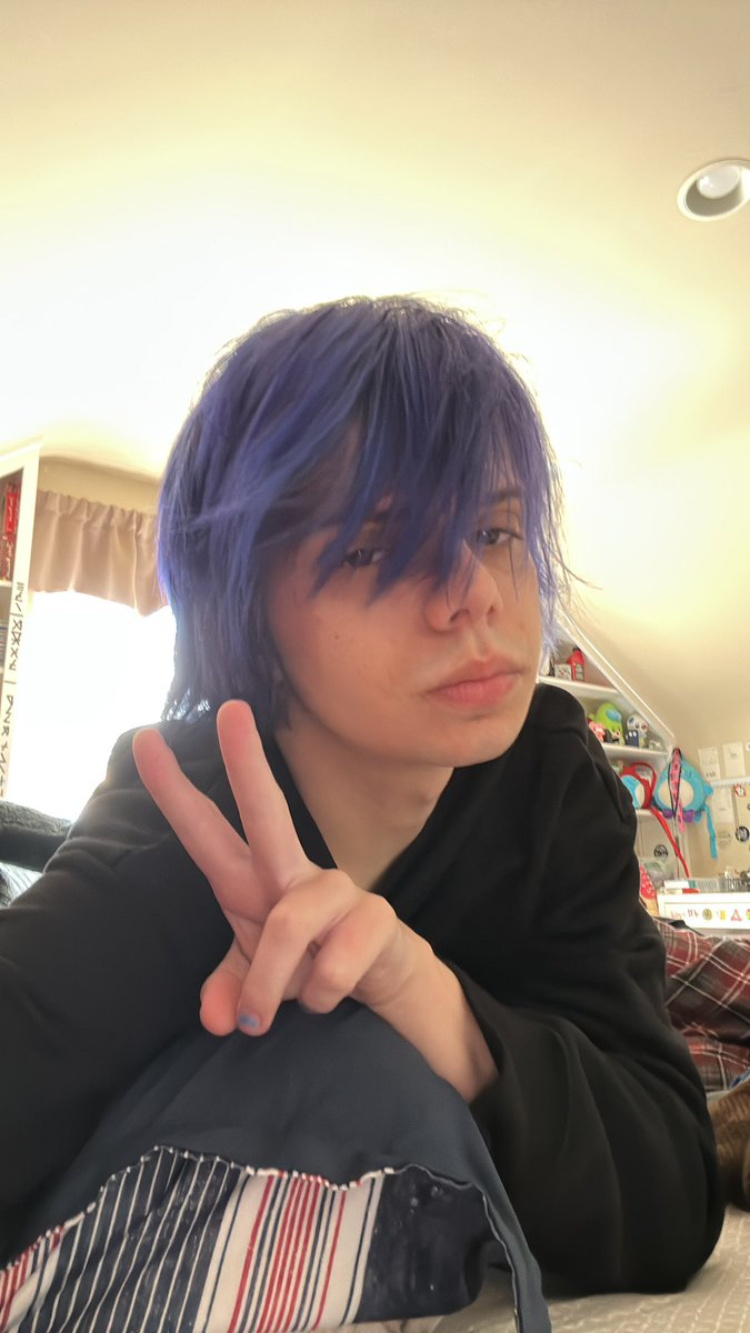 chloeeeeeheart's tweet photo. 21 today <3 https://t.co/c04ybFzNAh