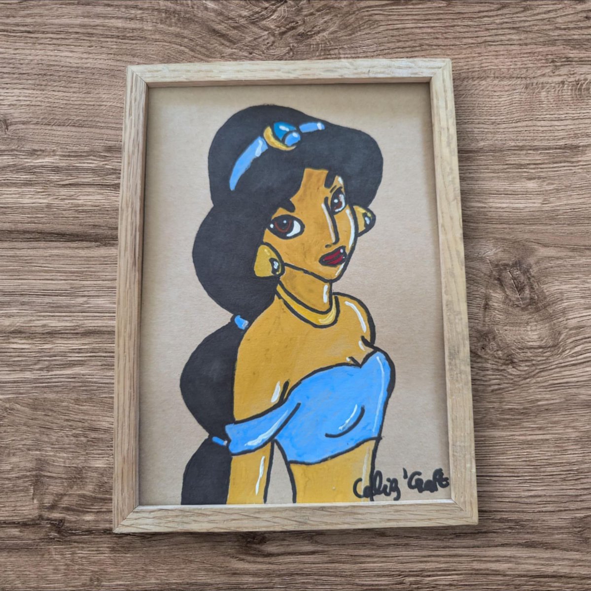 CaliUny's tweet photo. Découvrez des illustrations de princesses Disney réalisées sur des supports uniques comme le papier Kraft, le papier aquarelle ou du papier fait main ! Ces œuvres d'art sont prêtes à embellir votre espace et disponibles dès maintenant sur mon site internet. #ArtUnique #DisneyPrincess