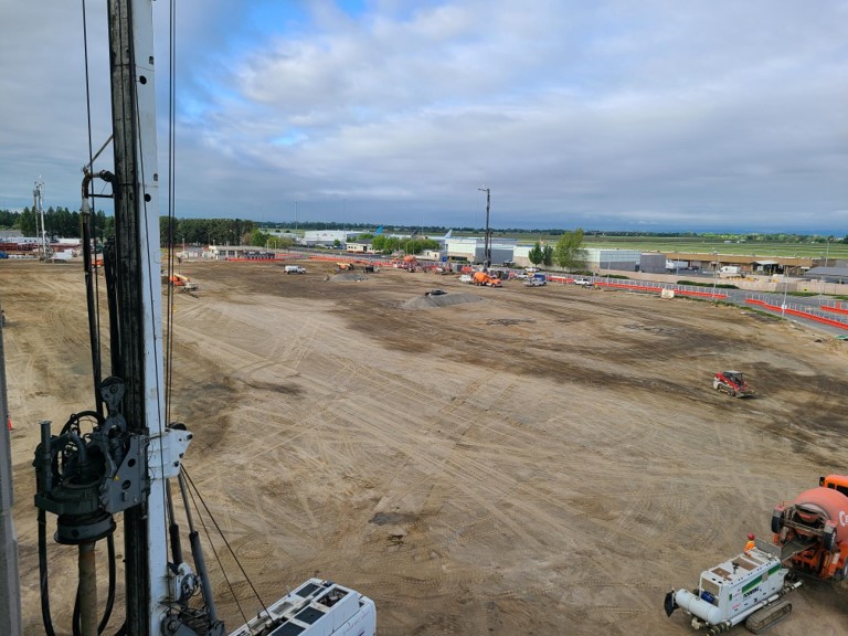 FlySMF's tweet photo. 🚧 Parking Garage Progress! 🚧
Otto Construction is moving right along, footings are in the works, the elevator foundation is underway, and prep for the new TNC pickup area continues. Thanks for bearing with us as we build a better SMF! 🙌
#SMForward #FlySMF #OttoConstruction https://t.co/sEBL31zq7H
