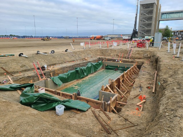 FlySMF's tweet photo. 🚧 Parking Garage Progress! 🚧
Otto Construction is moving right along, footings are in the works, the elevator foundation is underway, and prep for the new TNC pickup area continues. Thanks for bearing with us as we build a better SMF! 🙌
#SMForward #FlySMF #OttoConstruction https://t.co/sEBL31zq7H