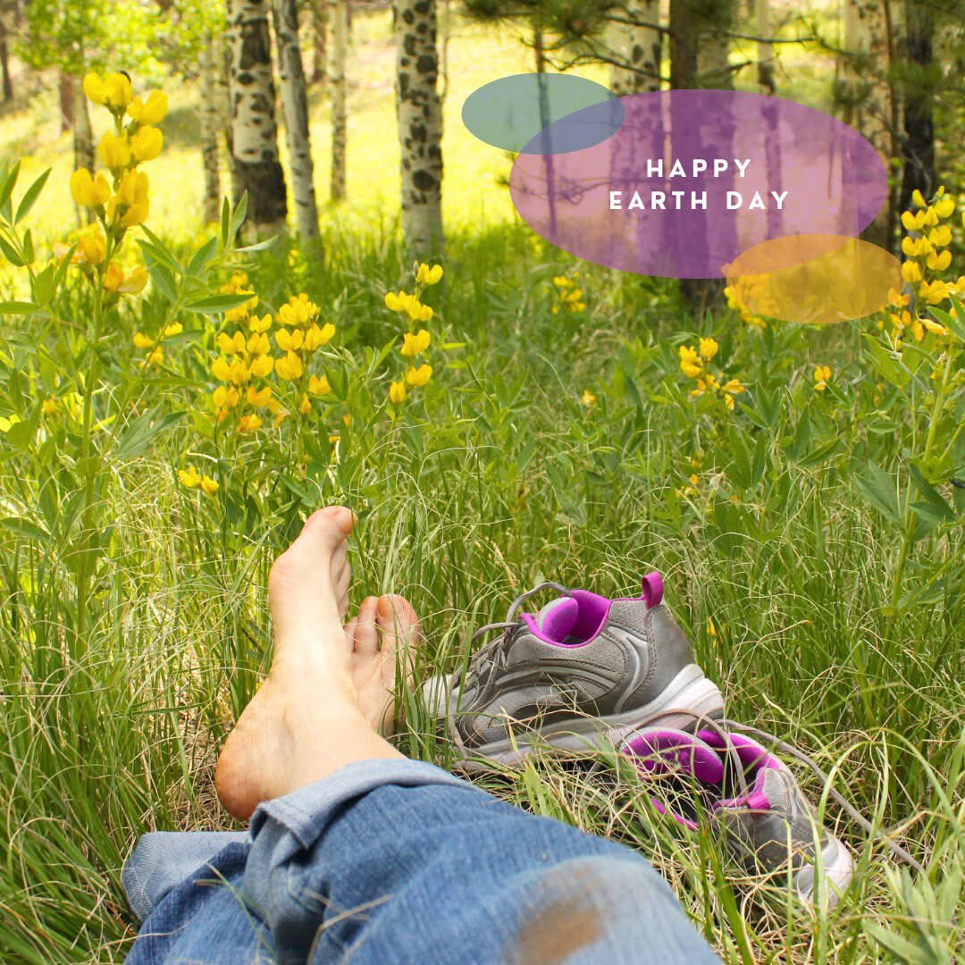 pathstonemh's tweet image. 🌎 Happy Earth Day! 💚Grounding yourself in the great outdoors can reduce stress, boost your mood, and support your mental health. 🌿Take a mindful moment outside today, &amp;amp; commit to one small change that helps protect the earth &amp;amp; your mental health.#EarthDay #MentalHealthMatters