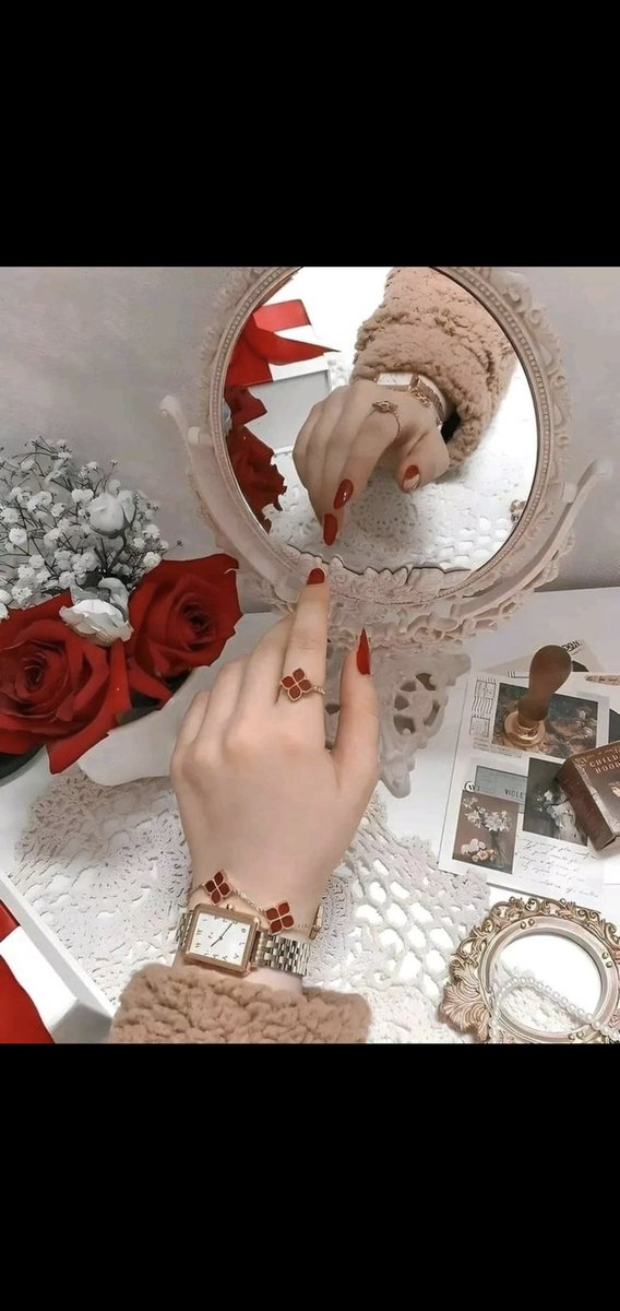 ما يشبهني في طلتي غير القمر اما البشر في ذمتي مالي شبيه😂 مساء الخير والسعادة 🌹🌹