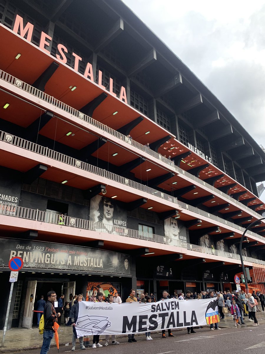 Día de partido. Amunt! #SalvemMestalla #ValenciaEspanyol 
💪🦇