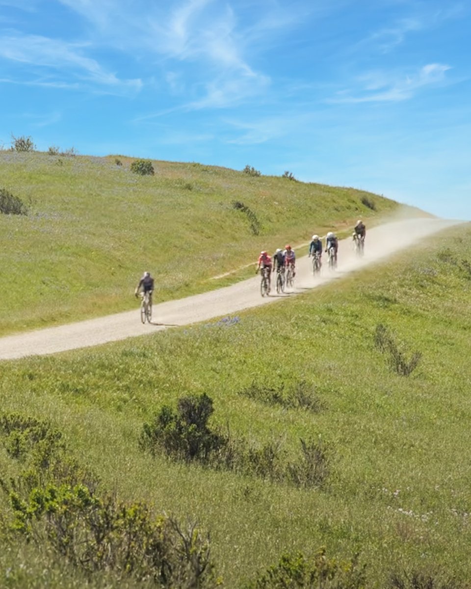 gcntweet's tweet image. Huge news! Vos signs LIFETIME deal! 🔥 Plus, we break down Levi's Gran Fondo's tough unsupported race, check out the new Colnago V5RS, discuss US tariffs &amp;amp; pay tribute to Barry Hoban.
All this &amp;amp; more on the latest GCN Show! 👇

🎥 gcn.eu/show641 🎥
#GlobalCyclingNetwork