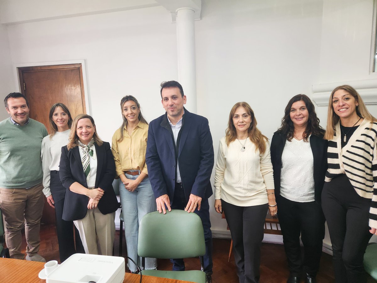 educultuydge's tweet photo. El equipo de #EducaciónMendoza recibió en la provincia a la Dra. @abreumallalaura, coordinadora general de la @IDECRD de República Dominicana. 

Un encuentro para compartir la experiencia del plan educativo que se impulsa desde @MzaDGE en alfabetización inicial. https://t.co/fj6lYAB6es