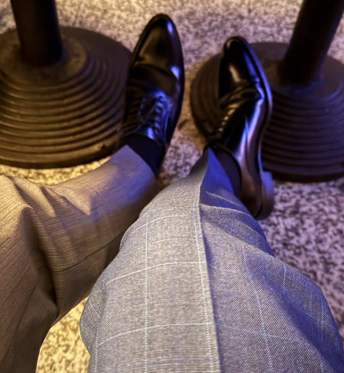 謝謝不是西裝控的朋友

悶熱的天氣
還願意被我揪來
穿西裝皮鞋唱歌☺️