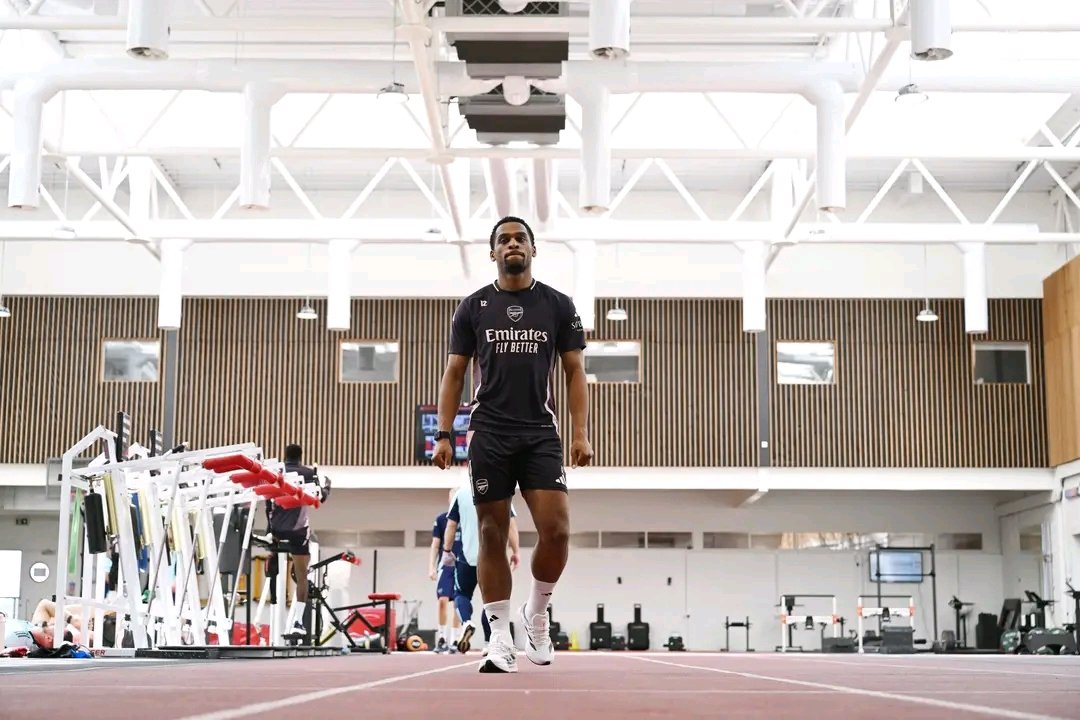 Aig_space's tweet image. Eyes on the next challenge.

 The Gunners sharpening up for action! 💪🔴

 #Arsenal #COYG #OnTheGrind