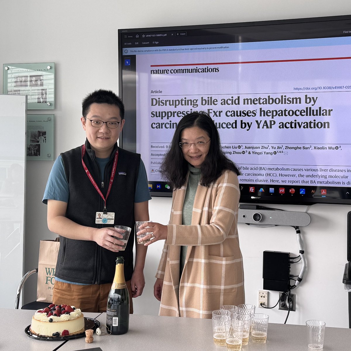 YangLab_HSDM's tweet photo. Congratulations to Dr. Yuchen Liu’s new publication, uncovering novel regulation of bile acid metabolism in liver cancer! https://t.co/kE5N0qWav3