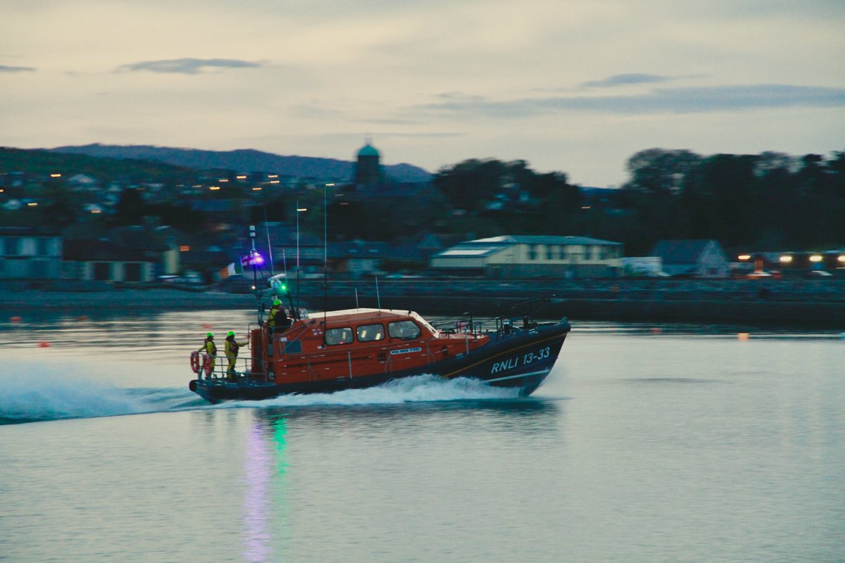 Wicklow RNLI brings three people to safety after yacht gets into difficulty. rnli.org/news-and-media…