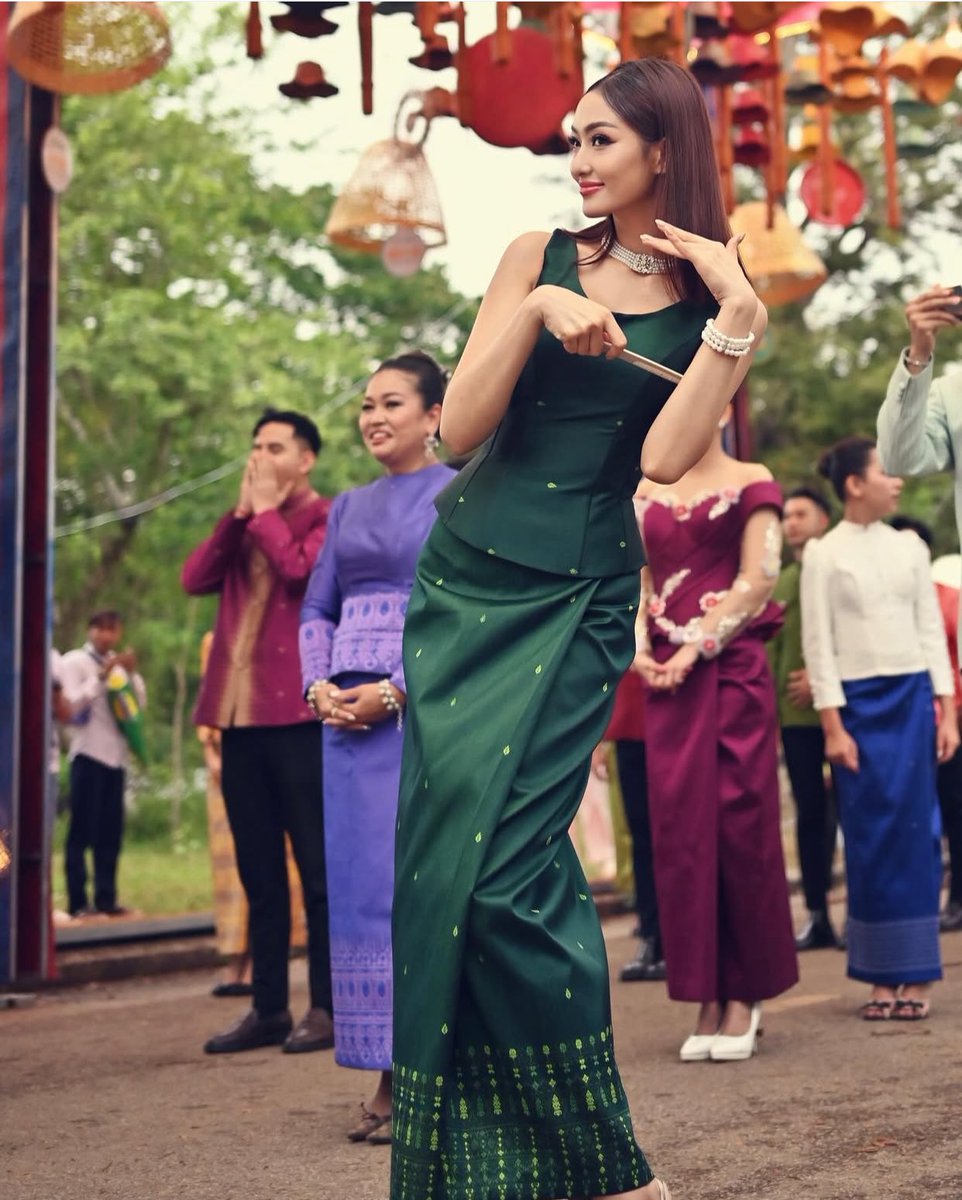 ChhemSinou40803's tweet photo. មកបែបជំនាន់ឃុននារីចា៎ ✨😎 #pichvoteysaravody
#AS25
#Cambodia https://t.co/ssVwgaB7jh
