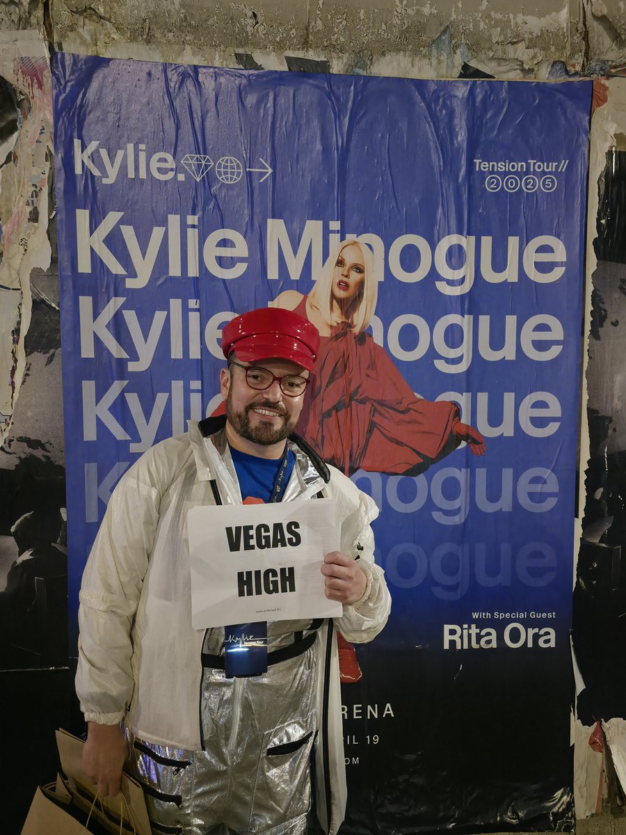 bagalec's tweet photo. I still can't believe I got my request for Vegas High last Saturday in Phoenix @phx_arena!!! What an experience!!💖 Thank you so much @kylieminogue 🫶🏻✨️!! #kylieminogue #vegashigh #vegas #phoenix #tensiontour #tensiontour2025 https://t.co/wX5s3tojXx