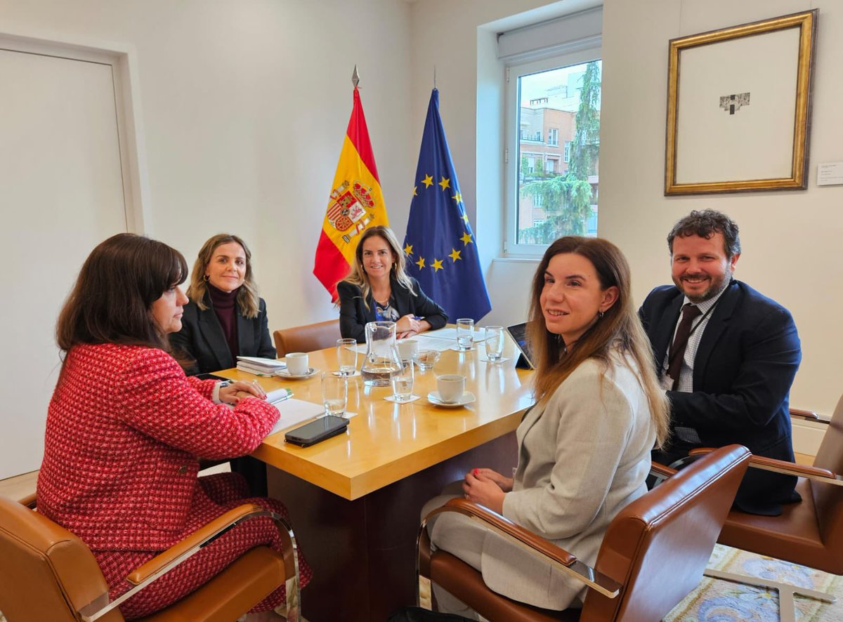 Susana Sumelzo Jordán (@ssumelzo) on Twitter photo Con <a href="/JavierManeken/">Javier Guemes</a> director de Relaciones Internacionales y <a href="/NataliaGualaB/">Natalia Guala Beathyate</a>, directora Técnica de Relaciones Internacionales del <a href="/GrupoSocialONCE/">Grupo Social ONCE</a>, hablamos del Programa Iberoamericano de Discapacidad que promueve derechos y el acceso a la formación, empleo y servicios públicos. Con <a href="/JavierManeken/">Javier Guemes</a> director de Relaciones Internacionales y <a href="/NataliaGualaB/">Natalia Guala Beathyate</a>, directora Técnica de Relaciones Internacionales del <a href="/GrupoSocialONCE/">Grupo Social ONCE</a>, hablamos del Programa Iberoamericano de Discapacidad que promueve derechos y el acceso a la formación, empleo y servicios públicos.