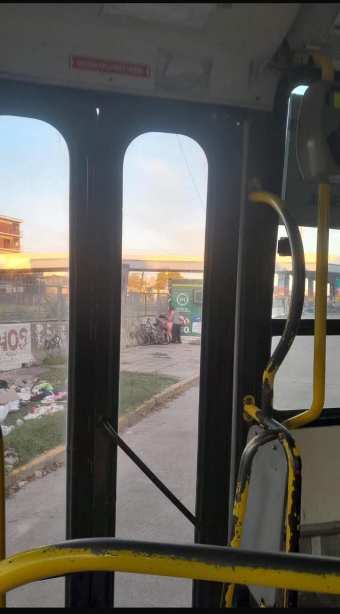 totolio__'s tweet image. aca yendo al laburo gente que tengan linda jornada