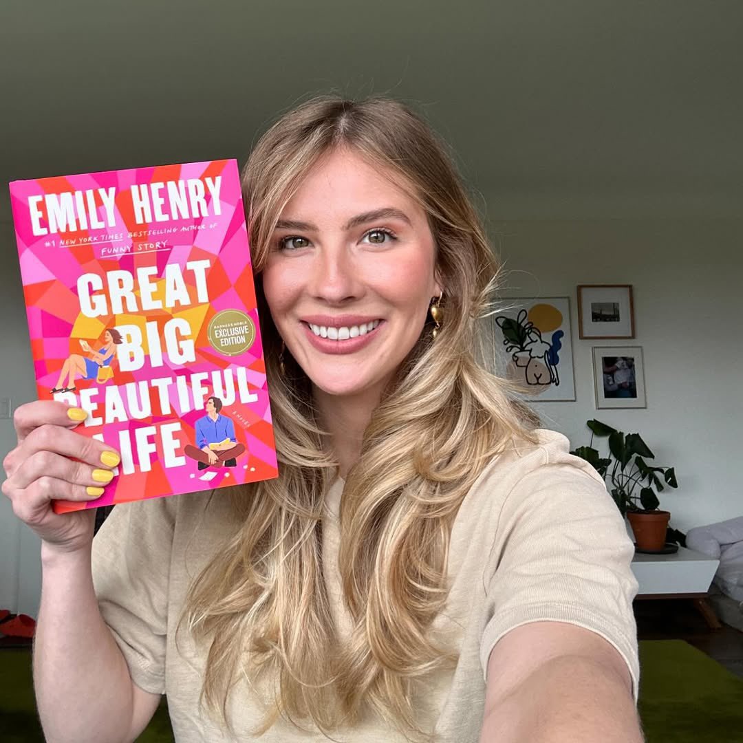 stylesgala's tweet photo. HAPPY GREAT BIG BEAUTIFUL LIFE PUB DAY TO THOSE WHO CELEBRATE!!! https://t.co/vjBiqscIUw