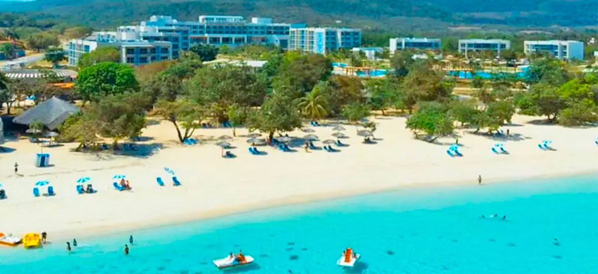 ¿Tienes ganas de acabar con el estrés?¡Entonces prepara tus maletas! ¡#Guardalavaca te espera! 
🌴🍹 Ah, ¿y mencionamos toda la diversión y cultura que tendrás a tu disposición?

🏖️ ✈️ RESERVA >> linktr.ee/avcubanacan_ho…

#ViajesCubanacán #ATuLado #travel #turismo #CubaÚnica