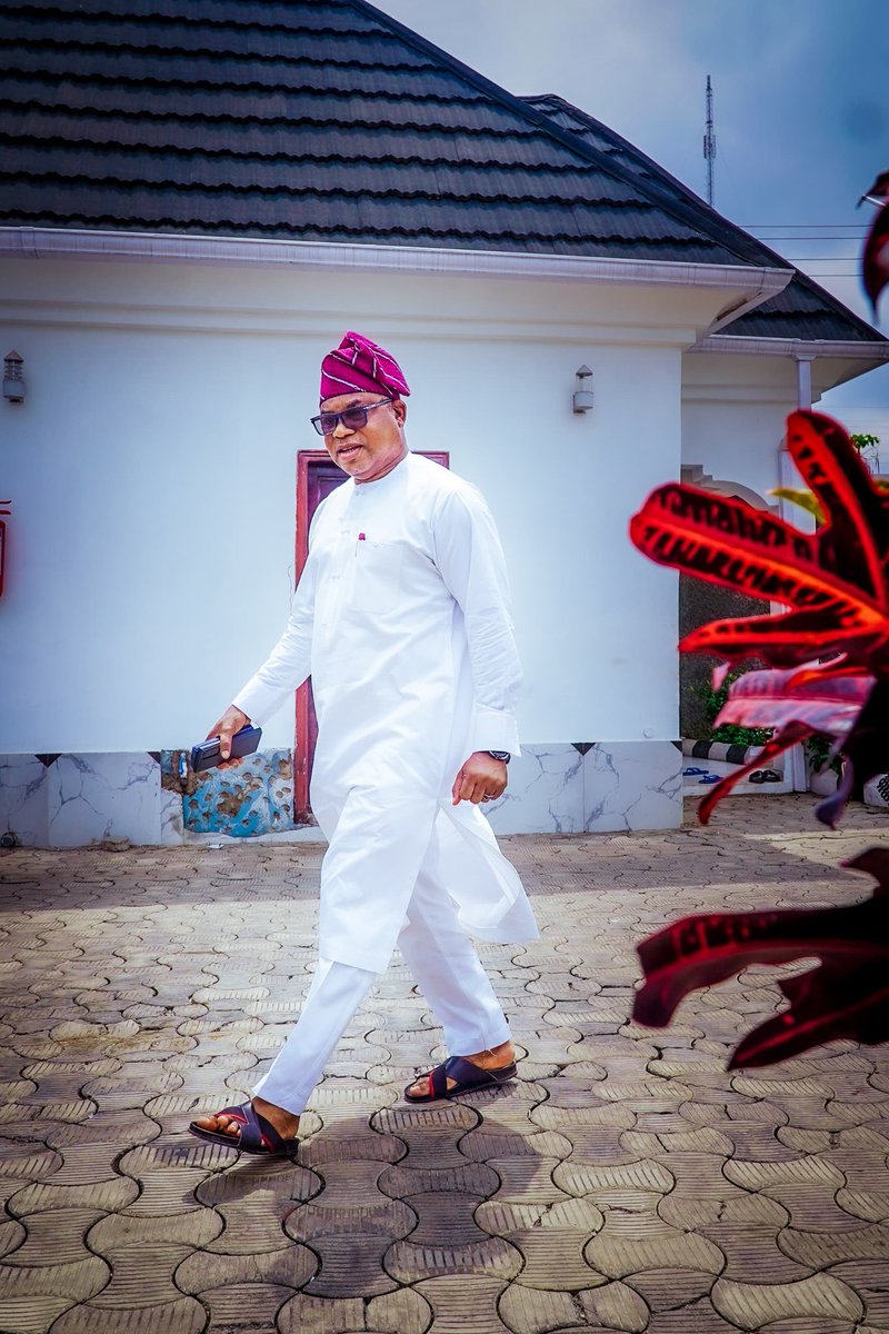 Hardunfheade's tweet photo. Alhaji Munirudeen Bola Oyebamiji @OyebamijiBola is a seasoned Nigerian banker, economist, public administrator, and politician, currently serving as the Managing Director and Chief Executive Officer of the National Inland Waterways Authority (NIWA). https://t.co/nGipuLrdhk