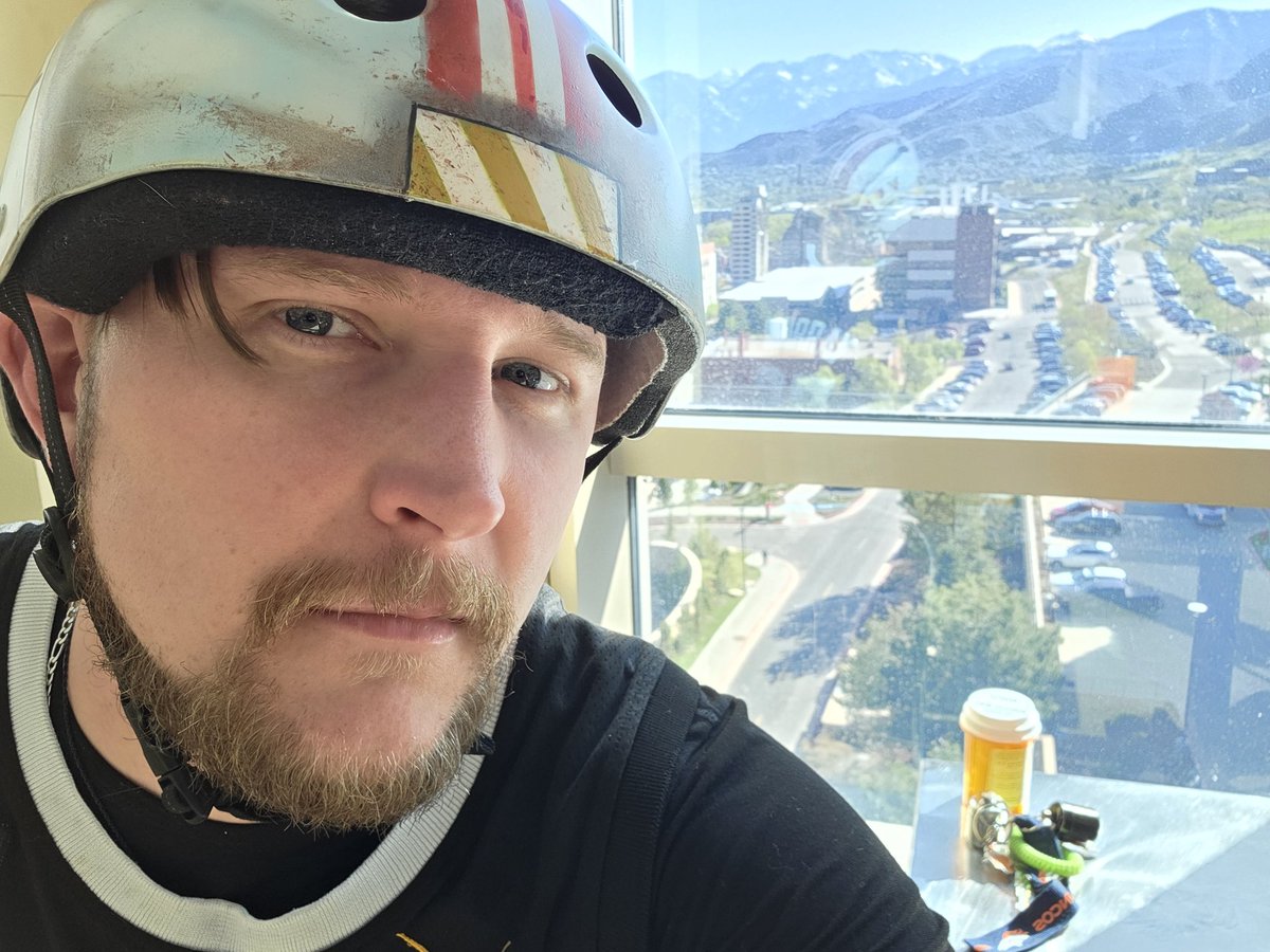 ShelbieTHarris's tweet photo. Day 27 is done. Wished the #Nuggets would have won last night. Would have made rocking the @BeMore27 jersey in Jazz Country so much better. Only 6 more treatments to go. There's light at the end of the tunnel.
#NoSidelines
#FUKCCancer https://t.co/AHQfmhshPU