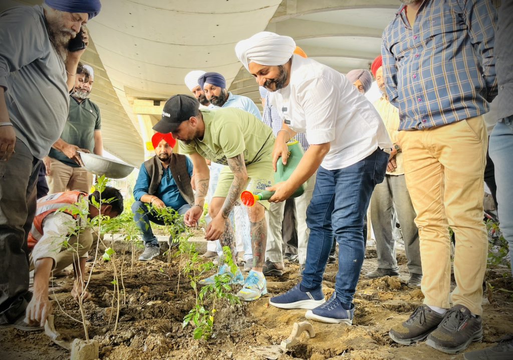 JarnailSinghAAP's tweet image. इस साल भी एक लाख से ज्यादा पौधे लगाएंगे..🌎🌱🌲
तिलक नगर क्षेत्र को और हरा भरा बनाएंगे..🌱☘️
आइए, हमारे साथ मिलकर इस मुहिम का हिस्सा बनें..
#EarthDay2024 #GreenTilakNagar #PlantForFuture
@ArvindKejriwal @AtishiAAP