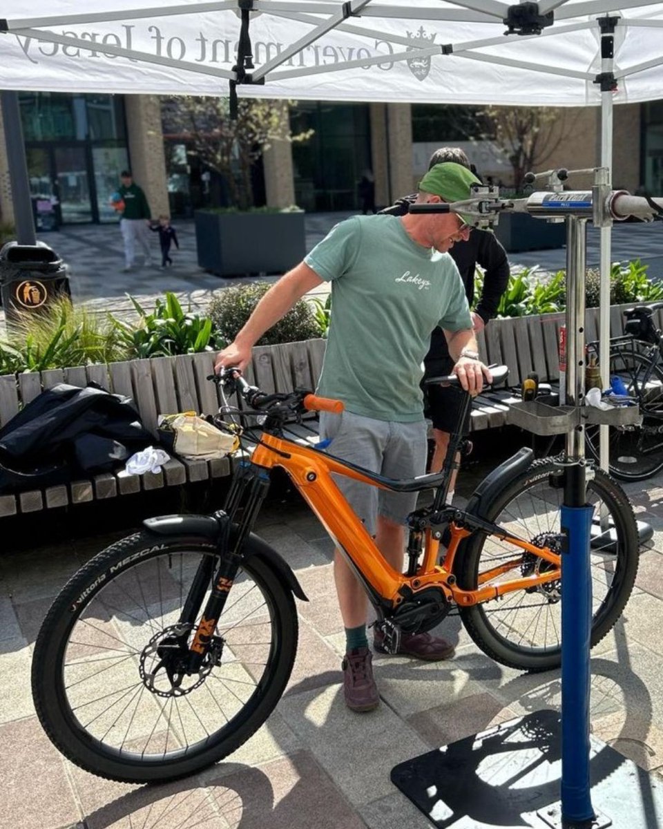 Happy Earth Day! We've been celebrating at our free bike clinic with <a href="/Andium/">Andium</a> , @Lakeys bike hire and @Cafejac We've given loads of bikes a once over. Great to see so many people and thanks for fuelling  us with coffee today! 

👀  Keep your eyes peeled for our next event!
