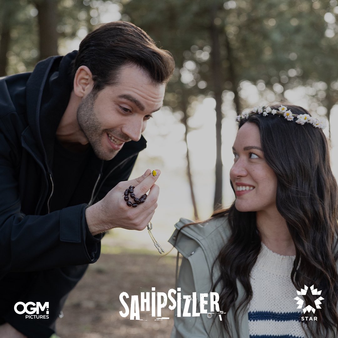 Regina Myannik porno rasmlar Mushuk ichiga turli xil narsalarni kiritadi