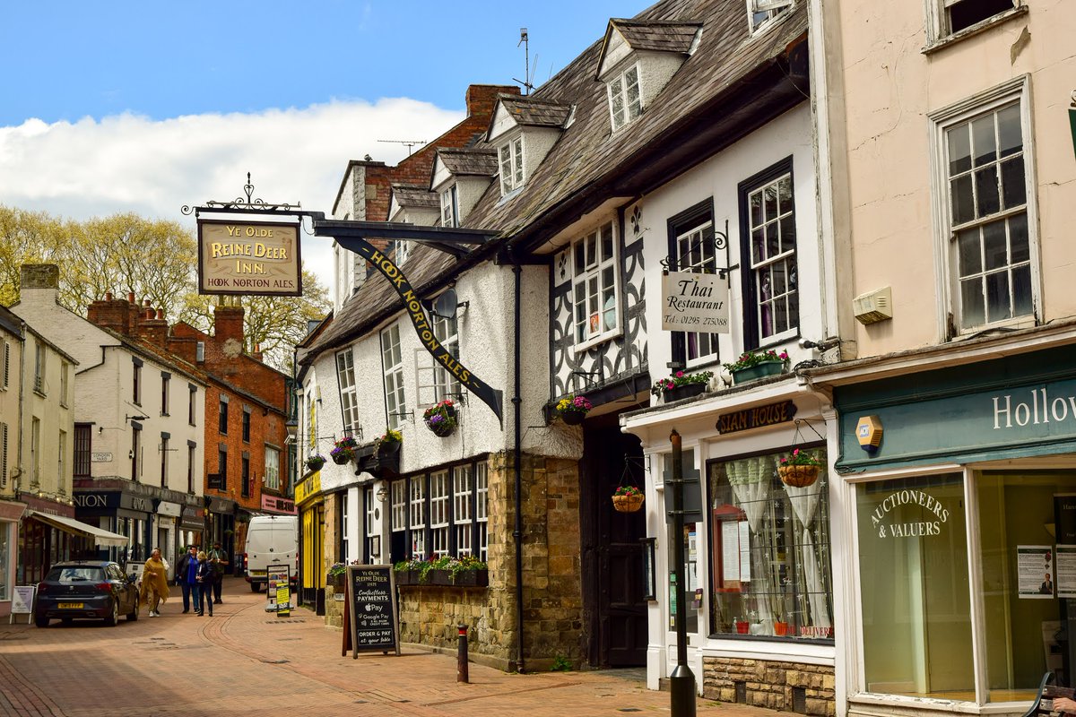 GBbooze's tweet image. Ye Olde Reine Deer Inn, Parsons Street, #Banbury 🍻
Traditional old English dating from 1570, Original wood panelling dating from the English Civil War. It is reported to be the location where Cromwell's men met to plan the Battle of Edge Hill and the siege of Banbury Castle.