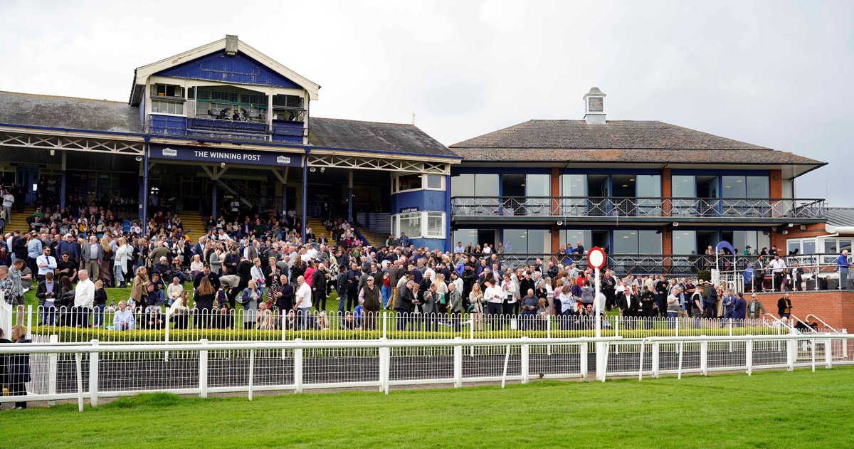 ⏳ Last chance to save £10!
Time’s running out to secure your £10 off tickets for the Molson Coors Raceday this Saturday, 26th April!
Advance discount ends Thursday, 24th April at 11:30am, 48 hours before doors open – don’t miss out!

🎟️Book now and save👉 ow.ly/fHP450VFCPz