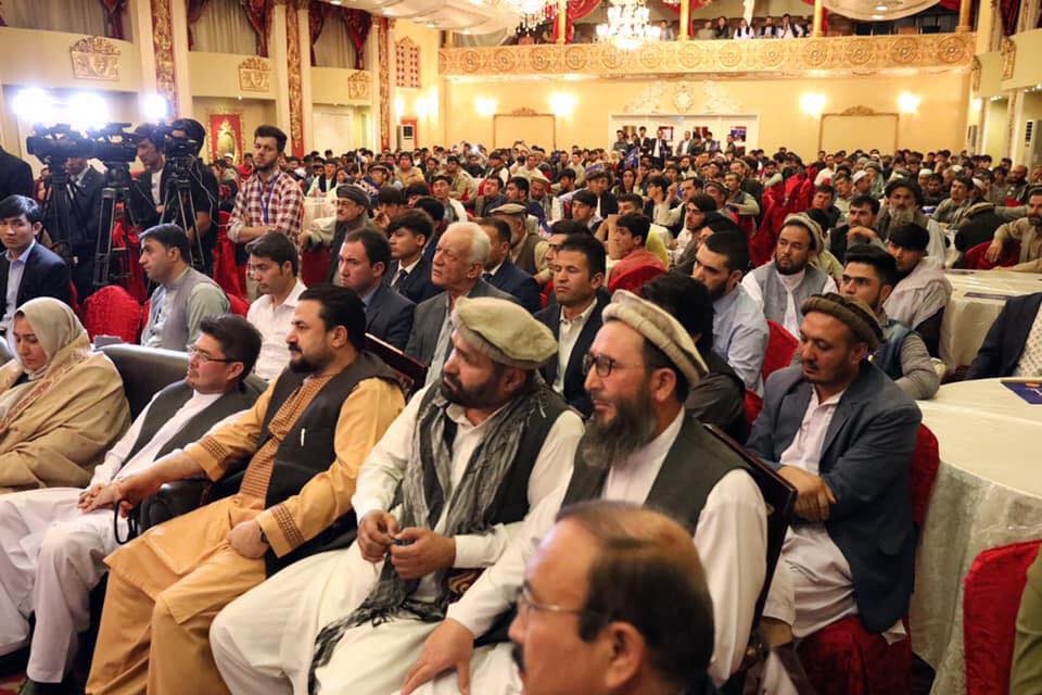 نگاهی به انکار هویت هزاره‌های اهل‌سنت

درآمد: 
تاریخ افغانستان، قایم به حذف و کسر هزاره است. این حذف فقط فیزیکی نبوده است، روایی نیز بوده است. وقتی سخن از «هویت» هزاره‌ها به میان می‌آید، معمولاً با تعریفی تک‌لایه و تک‌مذهب مواجه‌ایم که مردم هزاره را در هزاره‌ی شیعه،عمدتا اثناعشری