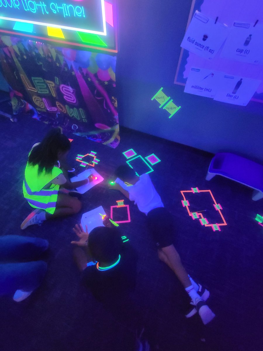CFISDByrd's tweet photo. Who says STAAR reviews can't be fun!? Let's Glow 3rd grade 😍 https://t.co/CdNHLeFrPB