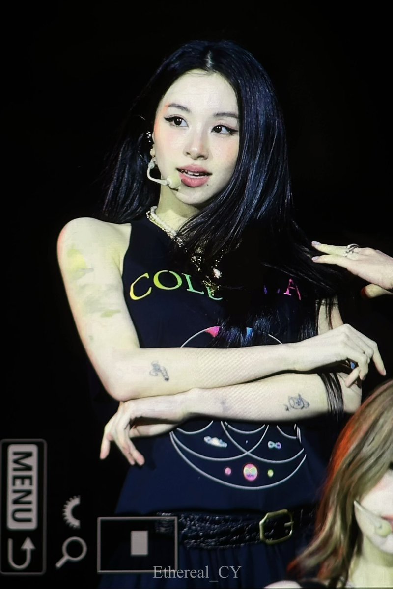 250422 콜드플레이 

너무 오랜만이야 생일축하해!!!!

#happyCHAEYOUNGday
#딸기처럼_챙콤달콤_귀여워
#BerryVeryLikeCHAENG
#트와이스 #TWICE
#채영 #CHAEYOUNG