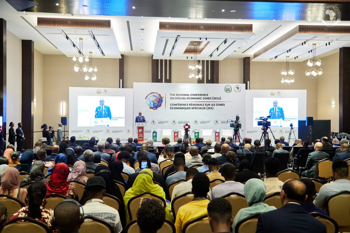 SP_AfCFTA's tweet image. H.E. Wamkele Mene engaged with the media reaffirming that the AfCFTA is Africa’s response to fragmented markets, external shocks and trade deficits.
As the AfCFTA Spokesperson, I echo this message — it is not just a trade agreement. It is Africa’s path to resilience.
#AfCFTA
