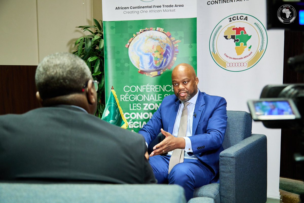 SP_AfCFTA's tweet image. H.E. Wamkele Mene engaged with the media reaffirming that the AfCFTA is Africa’s response to fragmented markets, external shocks and trade deficits.
As the AfCFTA Spokesperson, I echo this message — it is not just a trade agreement. It is Africa’s path to resilience.
#AfCFTA