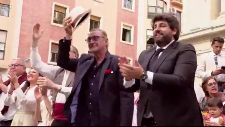 👉Carlos Herrera en el palco de autoridades viendo el Bando de la Huerta. ¿Cuánto nos ha costado? 

👉El año pasado, el Ayuntamiento de Cartagena le pagó el alojamiento en un hotel de 5 estrellas por, supuestamente, promocionar Semana Santa.