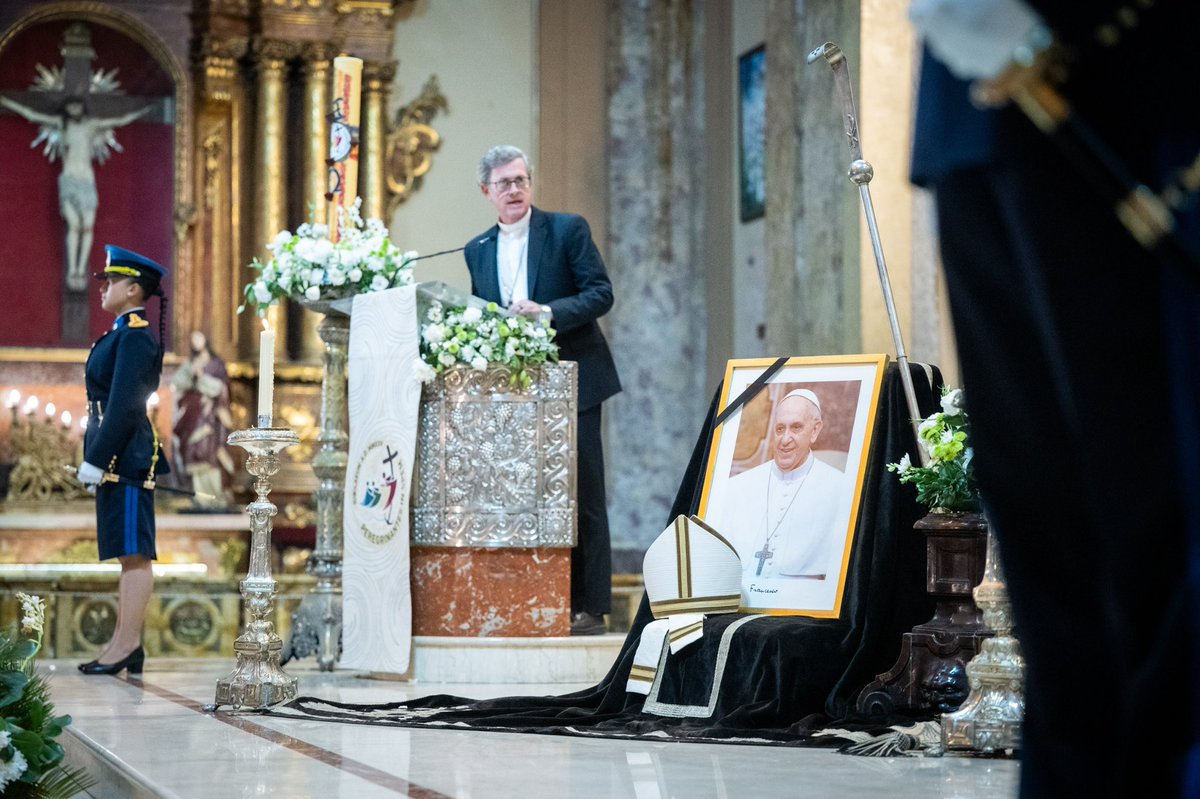 Asistí a una ceremonia interreligiosa con líderes de distintos credos en la Catedral Metropolitana para rendir homenaje a la vida y el legado del Papa Francisco, quien nos dejó un mensaje de paz y diálogo.

Como argentino, su figura nos llena de orgullo. Lo despedimos con