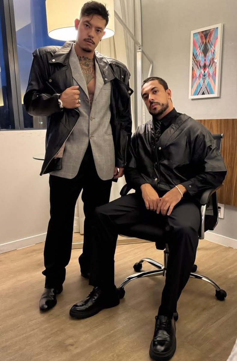 Dantinhas's tweet photo. Maike e Gabriel também estão prontos para a final do #BBB25! Gostaram do look? https://t.co/tQddUYCDOO