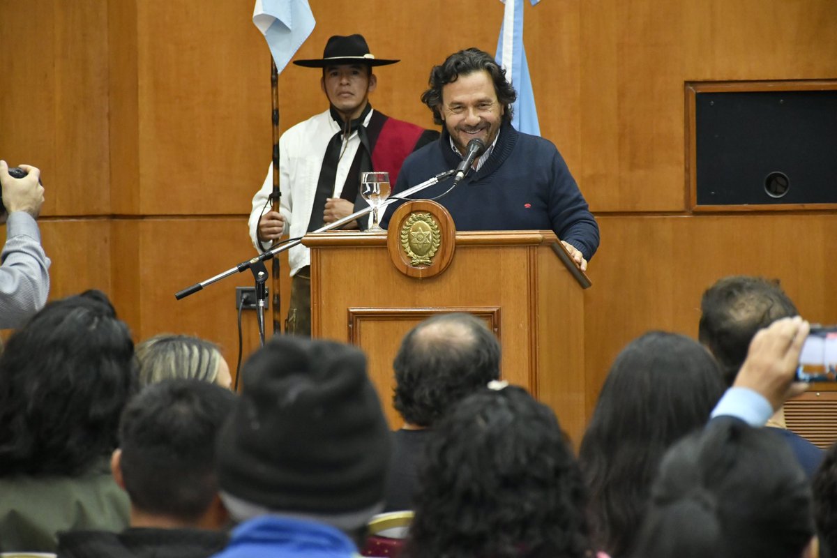 MGDSalta's tweet photo. ¡Un paso más hacia la igualdad real en Salta!
Junto al gobernador @GustavoSaenzOK y el ministro @RVillada entregamos la 1° etapa del Banco de Herramientas 🛠️ del programa #ProgresarEnIgualdad.
Apoyamos proyectos de mujeres y personas LGBTIQ+ que apuestan a su autonomía ✊ https://t.co/wNfbQjCyNF