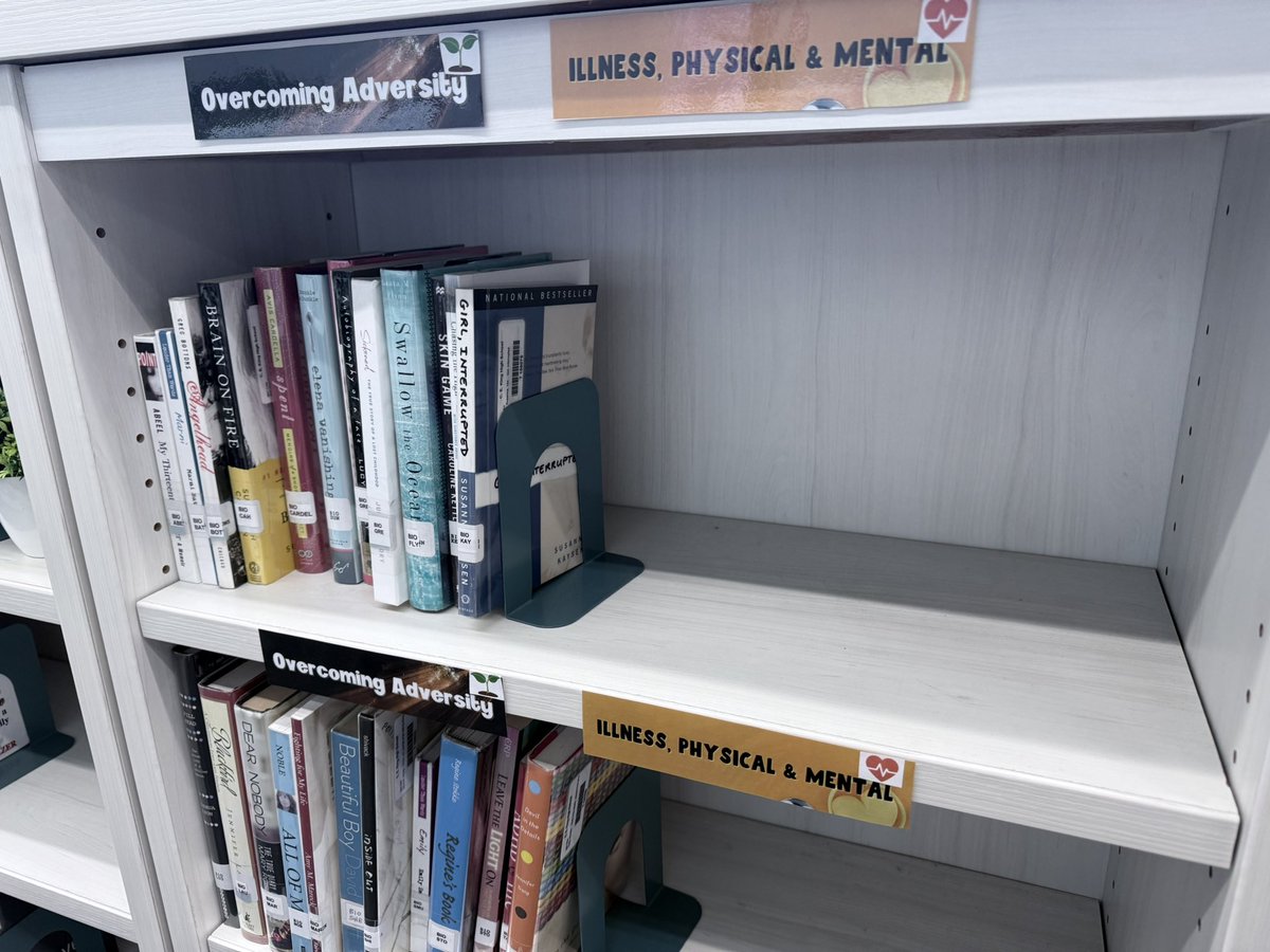thegoodread's tweet photo. We worked hard to genrefy the biography section and implement more dynamic shelving. #biography #genrefy #library https://t.co/dmnQmztGSz